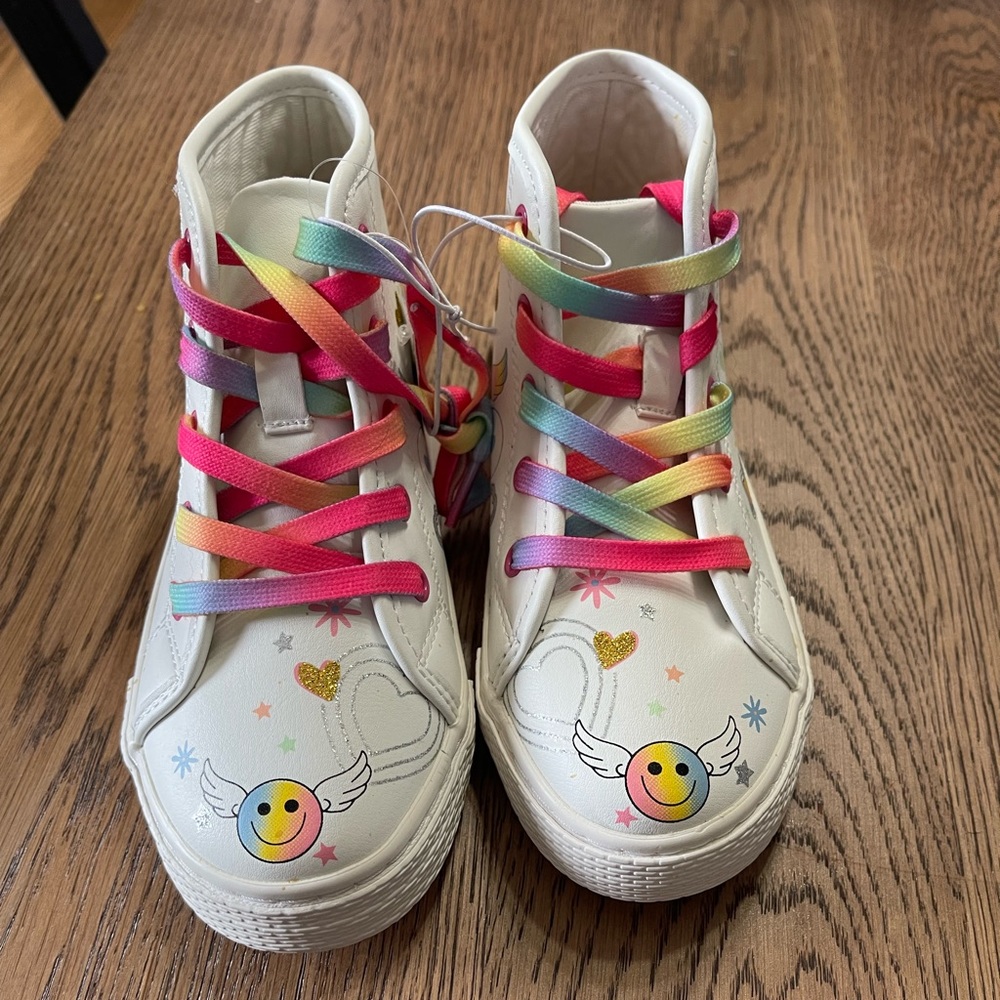 Brand new girls tennis shoes.